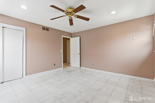 Building Photo - 6 Cherry St