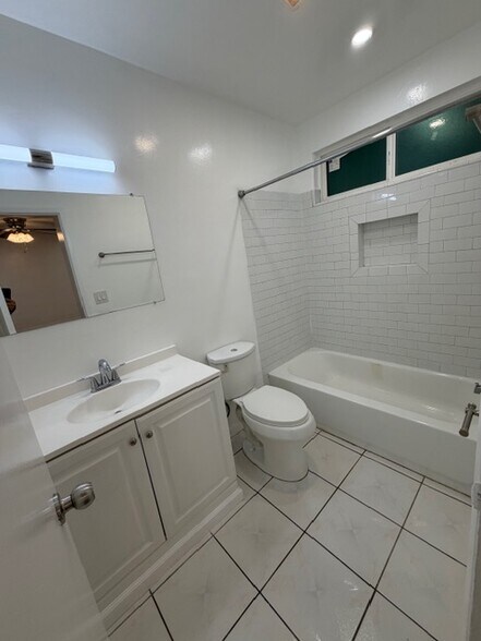 Building Photo - 1802 E Glenoaks Blvd