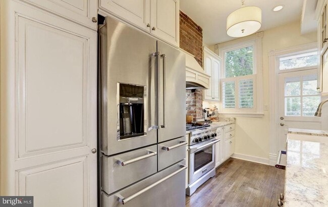 Building Photo - 1932 35th St NW