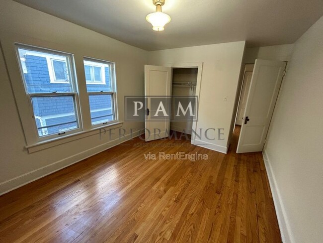 Building Photo - 1528 N Hawley Rd