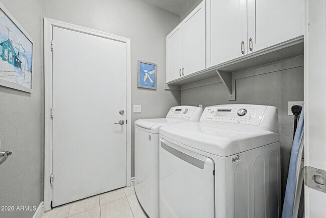Building Photo - 9026 W Escuda Dr