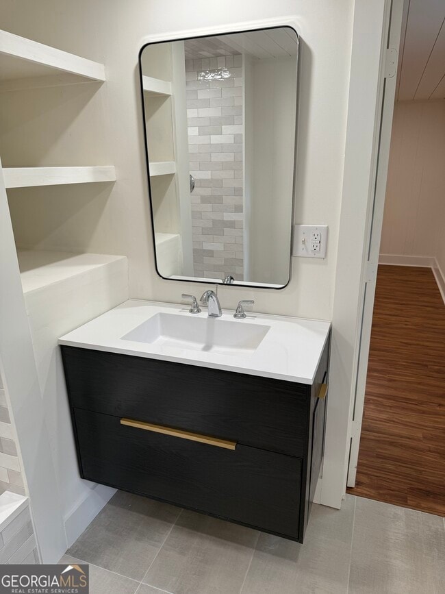 Building Photo - 185 Landor Dr