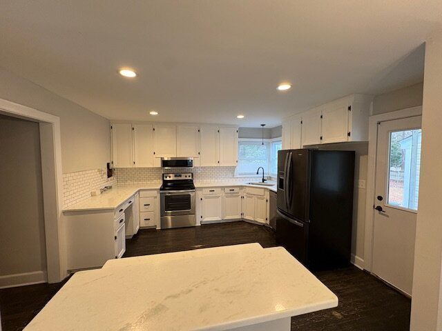 Building Photo - 101 Lakewood Dr