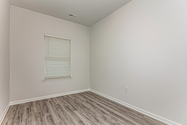 Building Photo - 1205 Rhyne Rd
