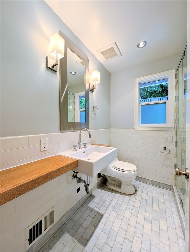 Building Photo - 10 Idalia Ct