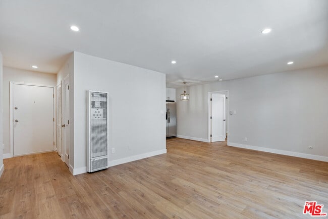 Building Photo - 2232 W 24th St
