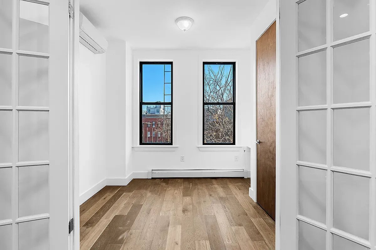 Building Photo - 792 Hart St