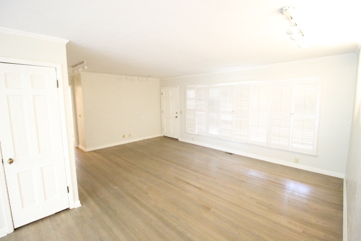 Building Photo - 2436 Huntleigh Dr