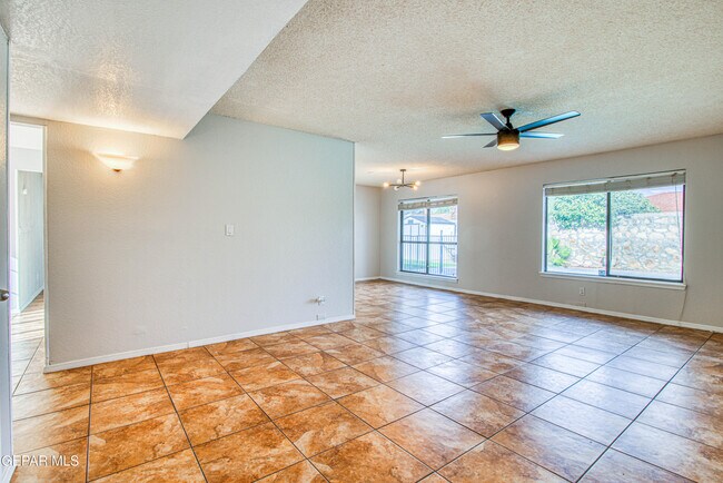 Building Photo - 853 El Parque Dr
