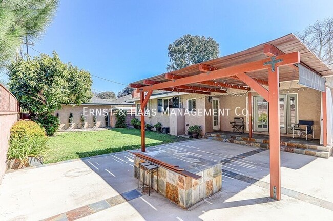 Building Photo - 6533 E Monlaco Rd
