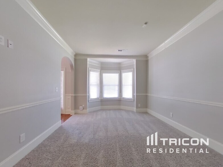 Building Photo - 4627 Town Manor Dr