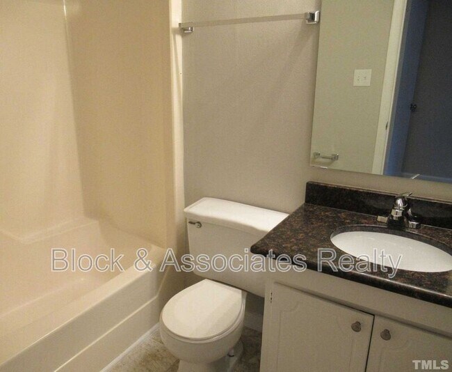 Building Photo - 552 Pine Ridge Pl