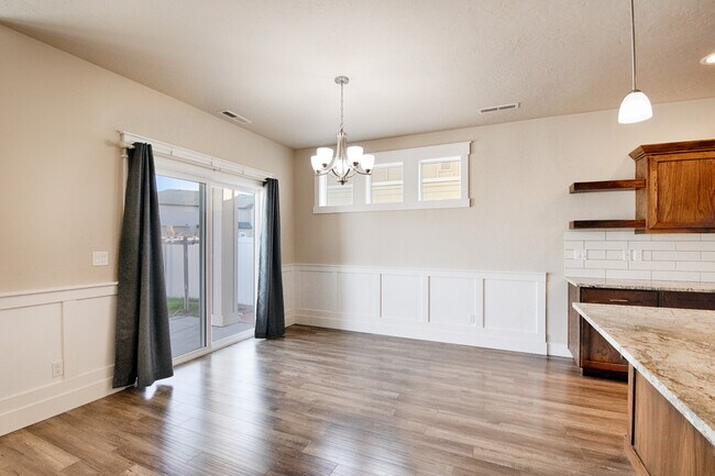 Building Photo - 4640 W Shirdale Ct