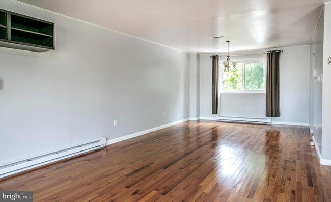 Building Photo - 825 Belvoir Rd
