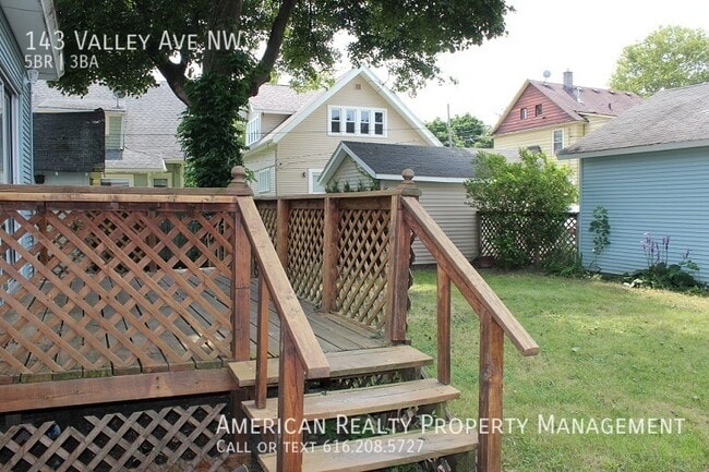 Building Photo - 143 Valley Ave NW