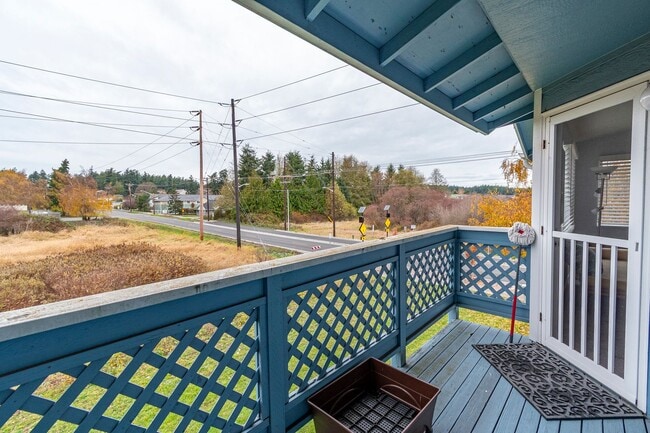 Building Photo - Second Story 2 bed 2 bath condo