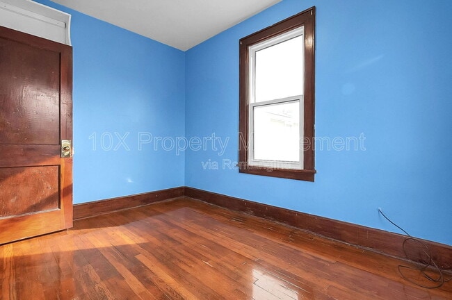 Building Photo - 275 N Warren Ave