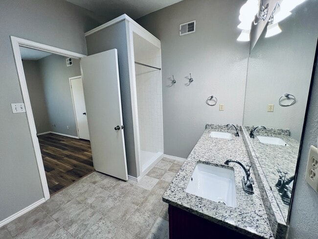 Building Photo - 759 Meadowcreek Ct