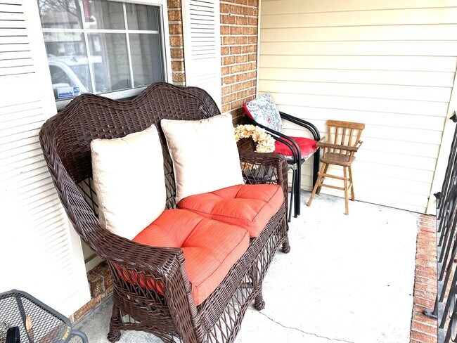 Building Photo - 6817 Cedarwood Ct