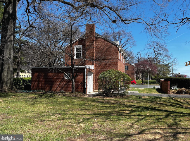 Building Photo - 2 br, 2 bath Condo - 4401 Arlington Boulevard