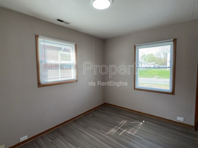 Building Photo - 1007 E North St