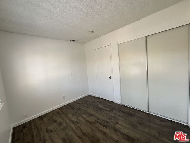 Building Photo - 142 E Merrill Ave