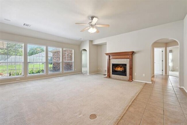 Building Photo - Large family home with plenty of space! This home has 4 bedrooms (or 3 with office), large family...