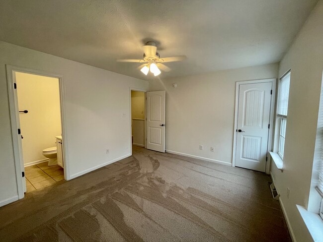 Building Photo - 111 Old Tavern Cir