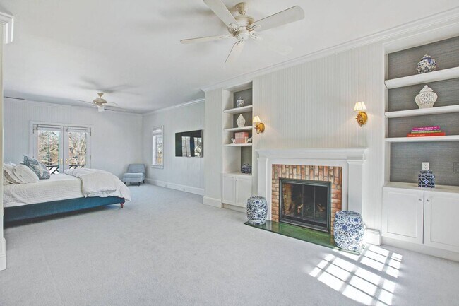 Building Photo - 121 Post Ln