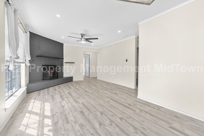 Building Photo - 2207 Roman Ct