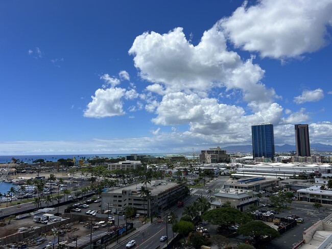 Building Photo - 1000 Auahi St