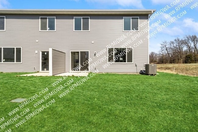 Building Photo - 5695 Buckthorne Dr