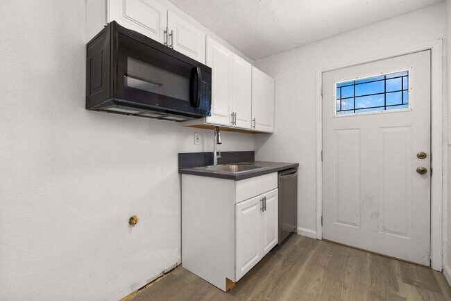 Building Photo - 44500 San Carlos Ave