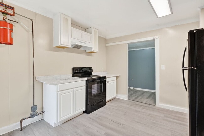 Building Photo - 409 Meadow Rd