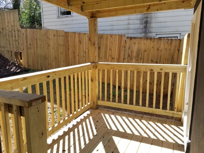 Building Photo - 543 Oliver St NW