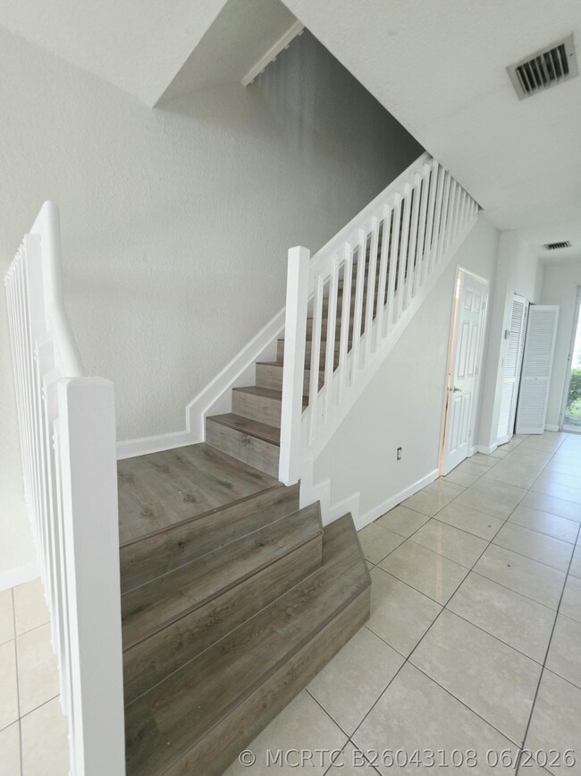 Building Photo - 4154 Napoli Lake Dr