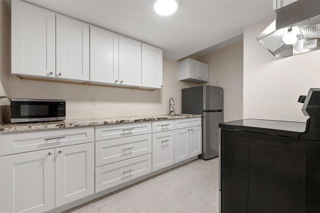 Building Photo - 308 Ohio Pl