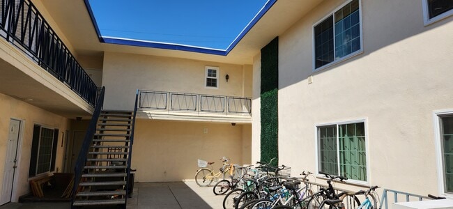 Building Photo - 2717 Orchard Ave