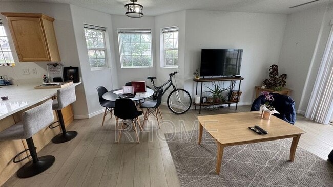 Building Photo - 1617 W Treille Ct