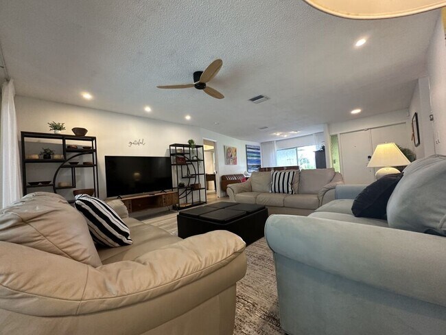 Building Photo - 2780 Landmark Dr