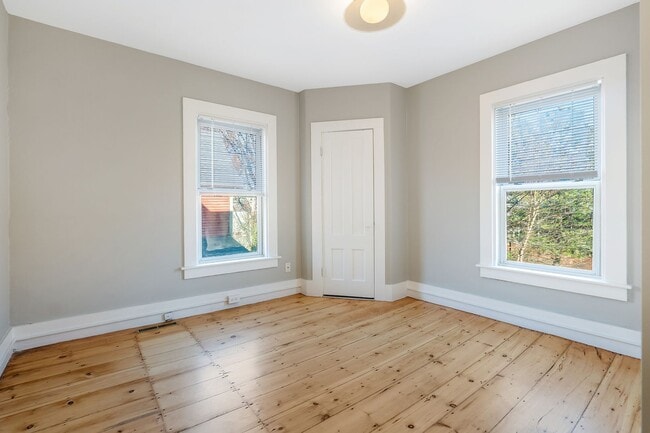 Building Photo - 105-107 Richards