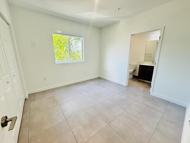 Building Photo - 1295 W 69th St