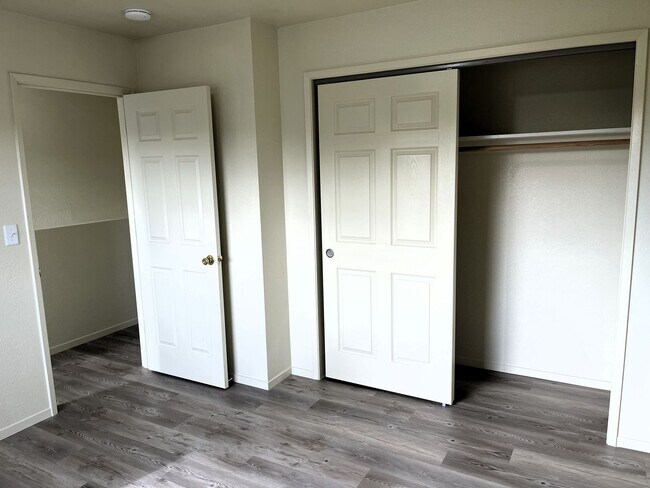 Building Photo - 31 W Dollison St