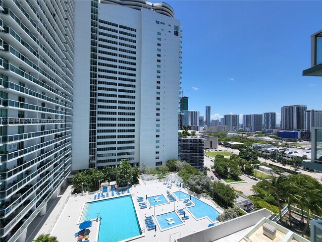 Building Photo - 1900 N Bayshore Dr
