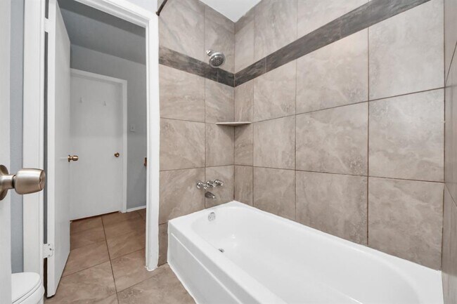 Building Photo - 22407 Millgate Dr