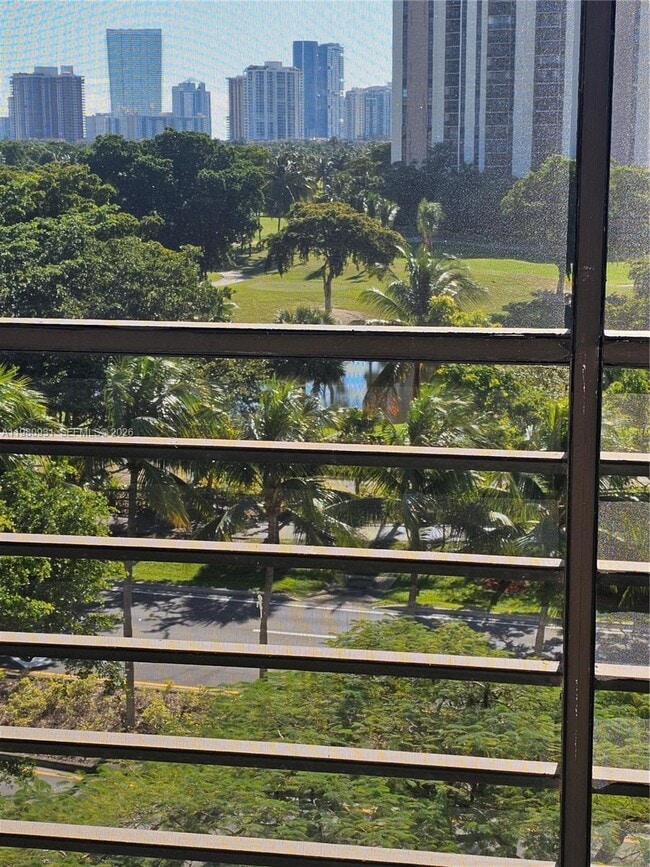 Building Photo - 20500 W Country Club Dr