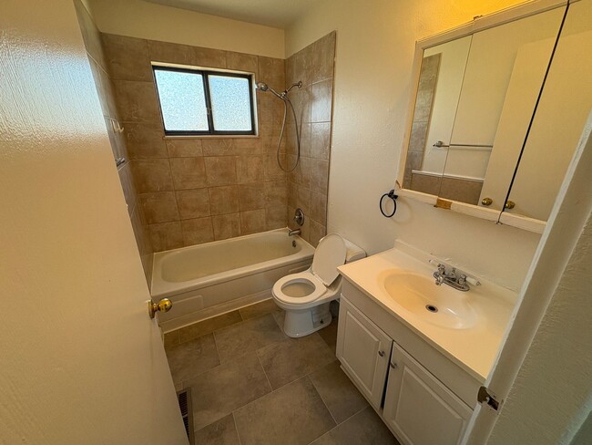 Building Photo - Split Level home in Westminster