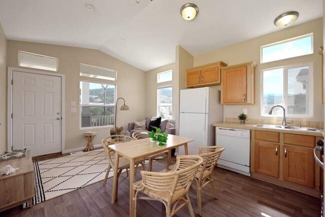 Building Photo - 309 3rd Ave