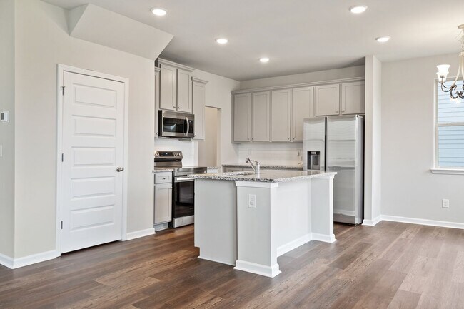 Building Photo - 4 Bed 2.5 Bath home in Gainesville! Retreat at Chicopee