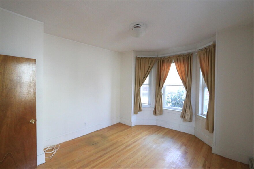 Building Photo - 60 Sacramento St